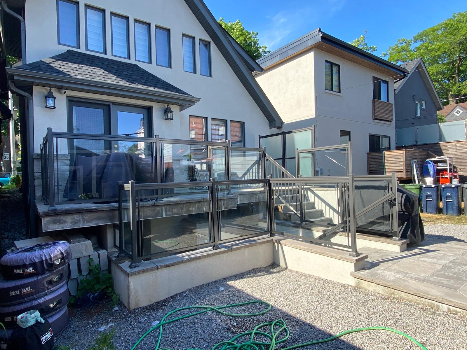 Frameless glass railings in from a company