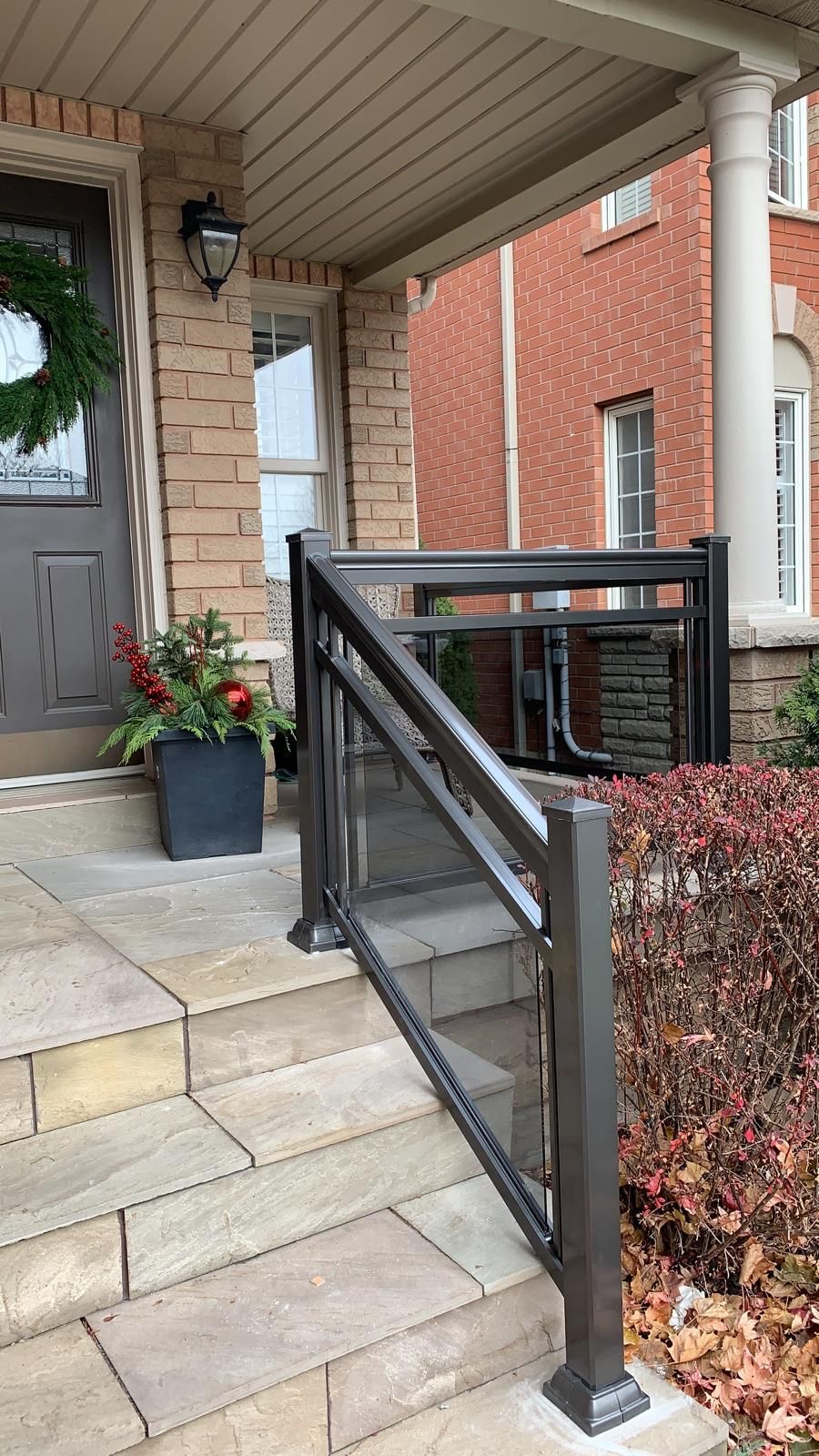 Frameless glass railings in from a company